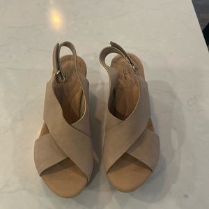 NWOT Clarks Annadel Eirwyn Wedge Sandals
